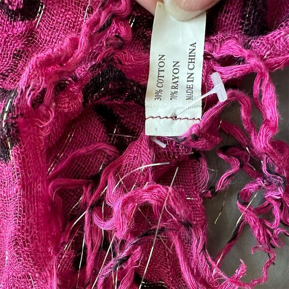 Women's Pink Geometric Star Pattern Fringed Scarf - Picture 3 of 6